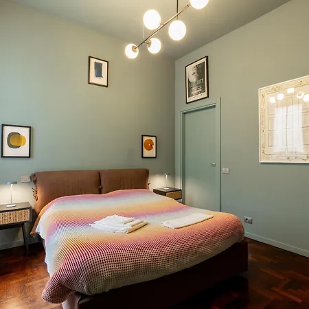 Cairoli E Garage アパート *