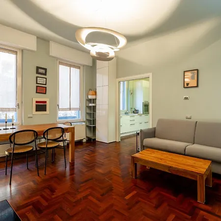 Cairoli E Garage ミラノ