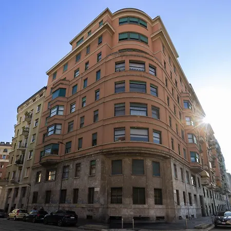 Apartment Nuovissimo Ed Elegante Appartamento, 5 Minuti A Piedi Dalla Stazione