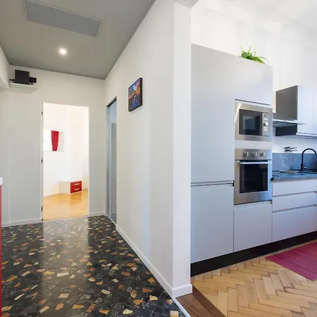 Nuovissimo Ed Elegante Appartamento, 5 Minuti A Piedi Dalla Stazione