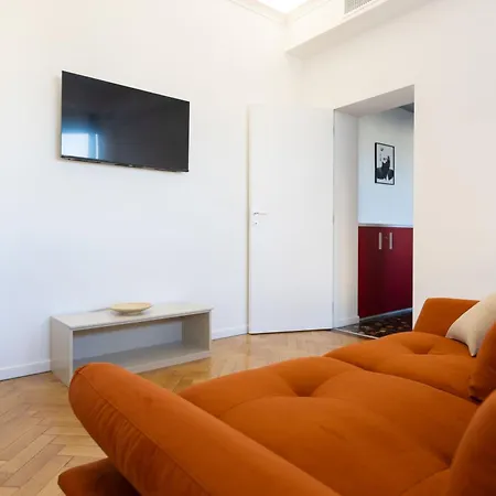 Nuovissimo Ed Elegante Appartamento, 5 Minuti A Piedi Dalla Stazione *