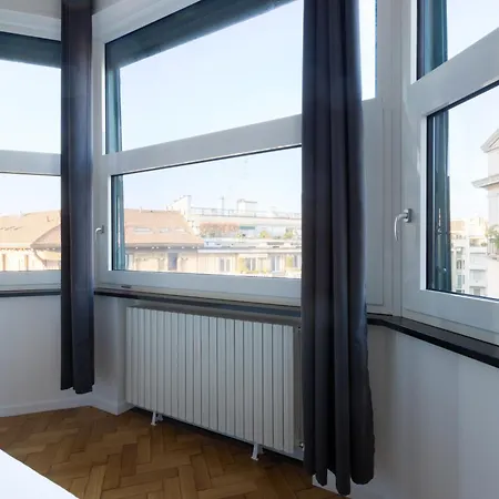 Nuovissimo Ed Elegante Appartamento, 5 Minuti A Piedi Dalla Stazione Apartment