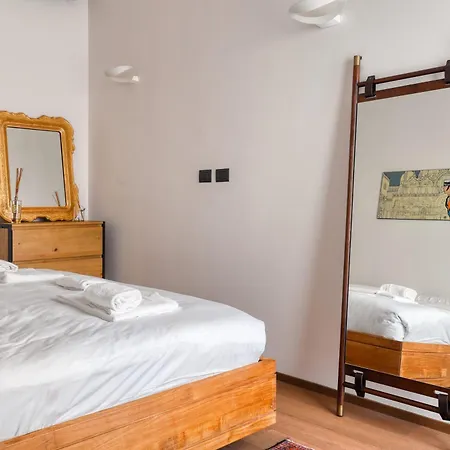 Hostmate - - Magenta 52 - Cadorna Milan