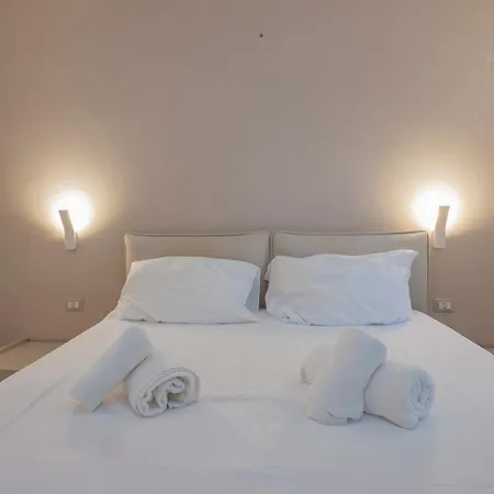 I Host - Della Torre 9 *