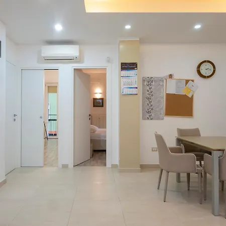 I Host - Della Torre 9 ميلان