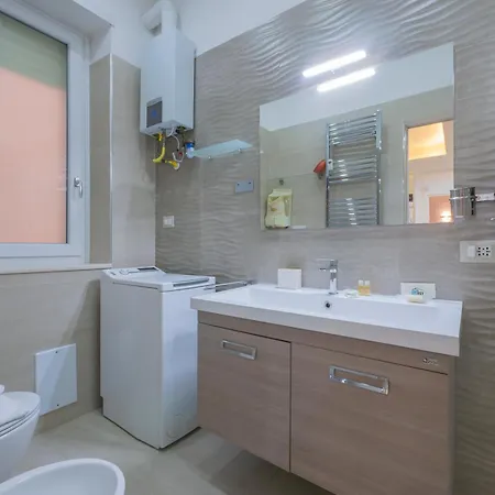 I Host - Della Torre 9 *