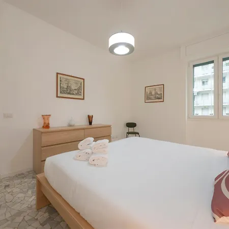 I Host - Monza 32 Милан