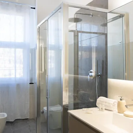 Nuovissimo Ed Elegante Appartamento, 5 Minuti A Piedi Dalla Stazione شقة ميلان