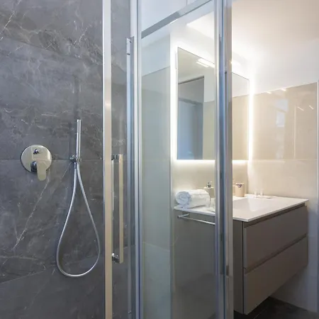 Nuovissimo Ed Elegante Appartamento, 5 Minuti A Piedi Dalla Stazione *