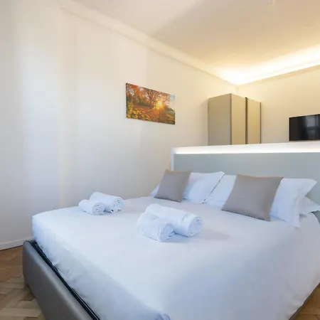 Apartment Nuovissimo Ed Elegante Appartamento, 5 Minuti A Piedi Dalla Stazione Milan