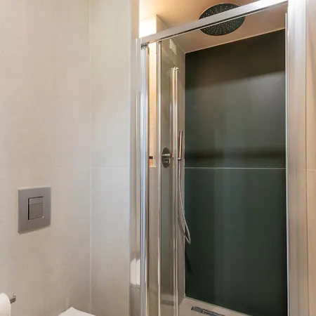 Laurana, 6 Ampio E Luminoso Per 6 *