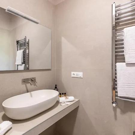 Laurana, 6 Ampio E Luminoso Per 6 *