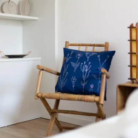 아파트 Spacious & Stylish 1-bedroom With Terrace