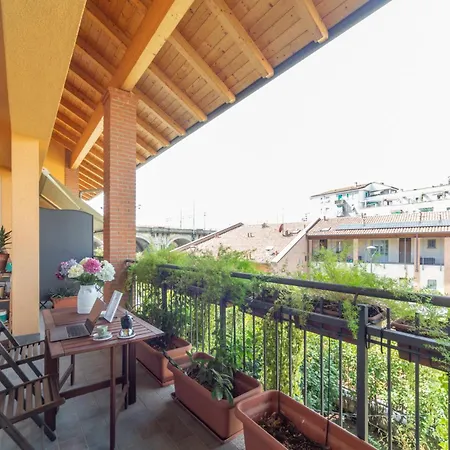 Spacious & Stylish 1-bedroom With Terrace Apartment *