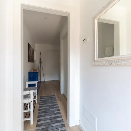 아파트 Spacious & Stylish 1-bedroom With Terrace