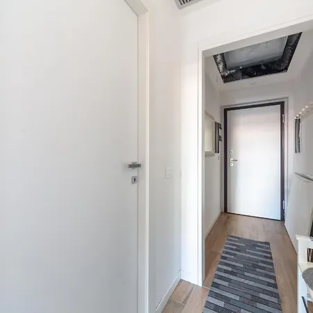 아파트 Spacious & Stylish 1-bedroom With Terrace *