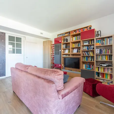 Spacious & Stylish 1-bedroom With Terrace