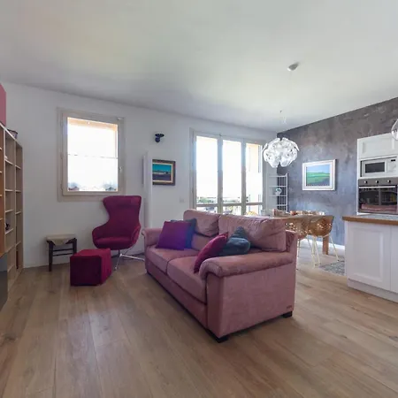 Spacious & Stylish 1-bedroom With Terrace Apartment