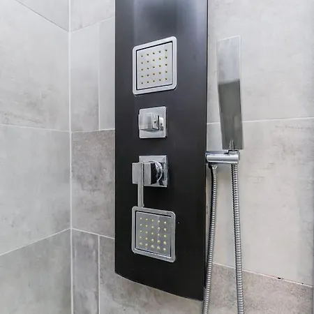 Elegante Pied-a-terre Stile & Comodita A Apartment *