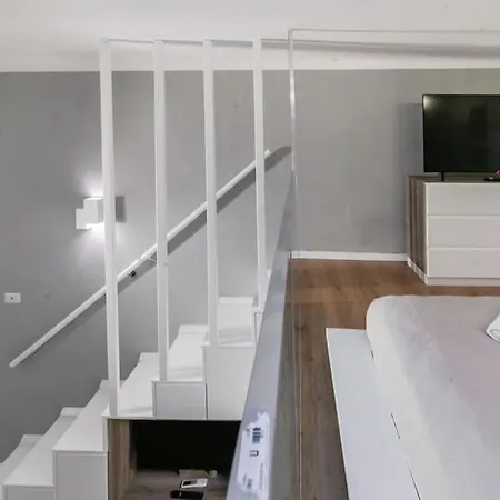 Elegante Pied-a-terre Stile & Comodita A Apartment *
