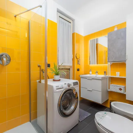 Free Private Parking - 5min To Metro - Balcony - Quiet Apartment *