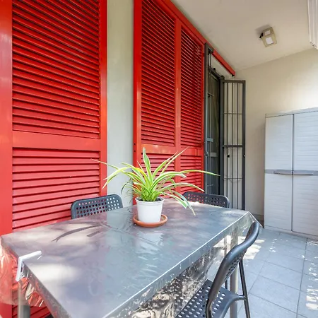 شقة Free Private Parking - 5min To Metro - Balcony - Quiet ميلان
