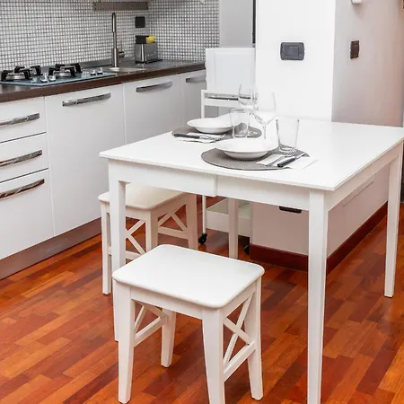 Apartment Free Private Parking - 5min To Metro - Balcony - Quiet *