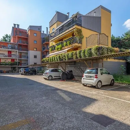 Apartment Free Private Parking - 5min To Metro - Balcony - Quiet *