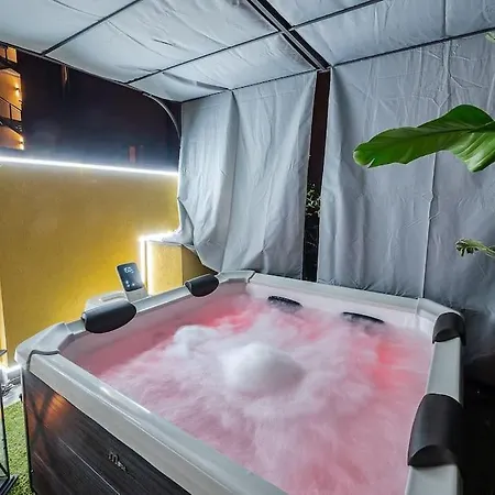 Duomo - Jacuzzi E Terrazzo - Cinema - Free Parking - Gym فيلة