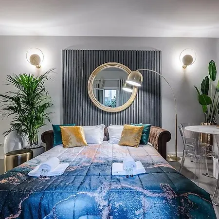 Duomo - Jacuzzi E Terrazzo - Cinema - Free Parking - Gym *