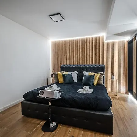 Duomo - Jacuzzi E Terrazzo - Cinema - Free Parking - Gym فيلة