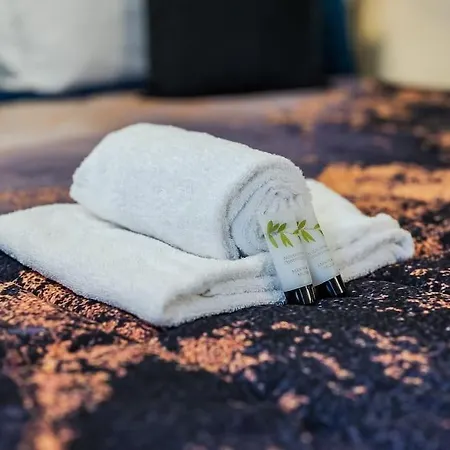 Villa Duomo - Jacuzzi E Terrazzo - Cinema - Free Parking - Gym