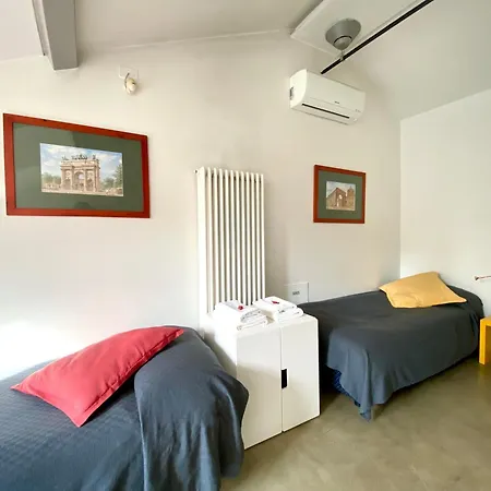 Ubytování v soukromí Sant Ambrogio With Private Terrace In Shared Flat