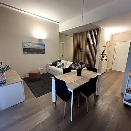 Apartment Open Space - Garden & Jacuzzi - Self Check-in Milan