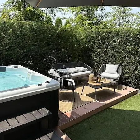 Open Space - Garden & Jacuzzi - Self Check-in