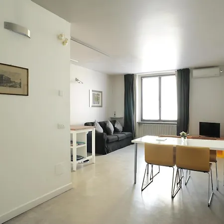 Sant Ambrogio With Private Terrace In Shared Flat * Milán
