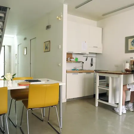 Sant Ambrogio Courtyard In Shared Flat Pansiyon Milano