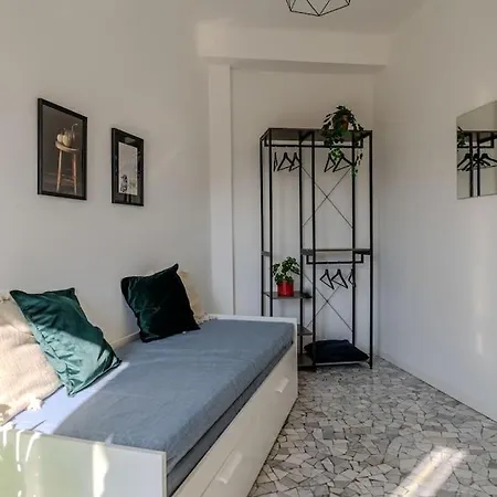 Daire Station-duomo - 3 Bedrooms With Jacuzzi *