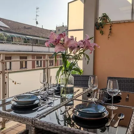 Daire Station-duomo - 3 Bedrooms With Jacuzzi *