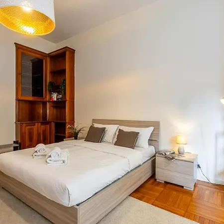 4 Bedrooms, 10 Guests, 250sqm, Terrace, 5mn Duomo