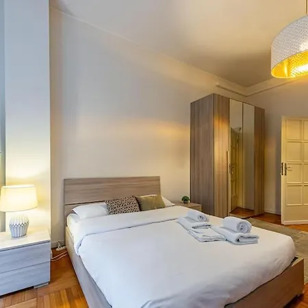 4 Bedrooms, 10 Guests, 250sqm, Terrace, 5mn Duomo Apartment