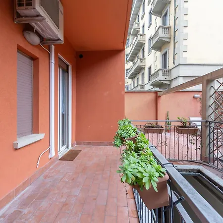 Design With Terrace In Апартаменты Милан
