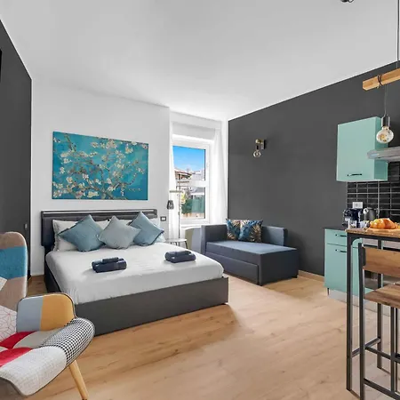 Stylish 2 Minutes From Station Apartment
