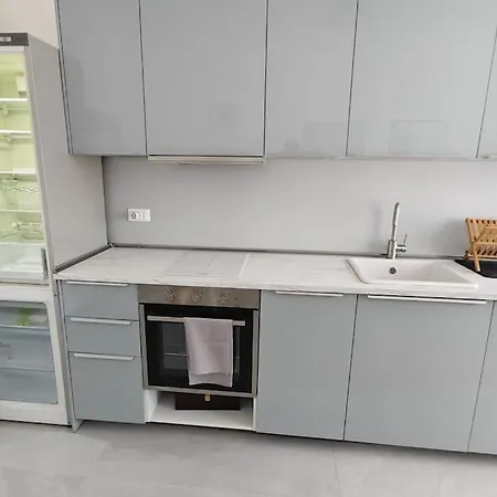 Free Private Parking-wi- Fi And A-c Apartment *