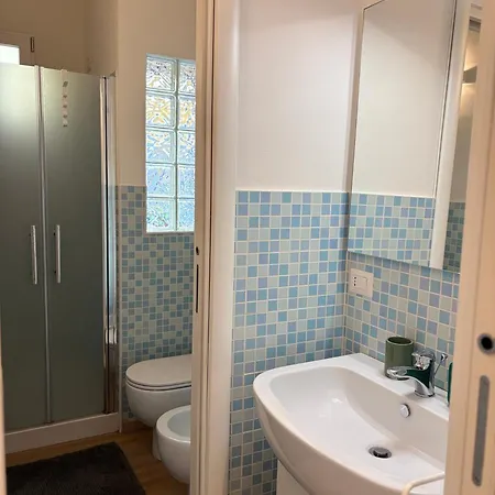 La Vecchia Milano-les Nubles Vannucci - Il Ballatoio E Il Cortile