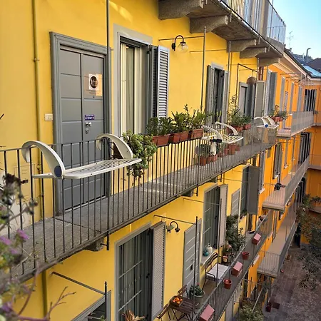La Vecchia Milano-les Nubles Vannucci - Il Ballatoio E Il Cortile Milan
