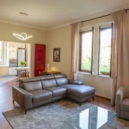 Bright And Comfy In A Beautiful Contemporary Daire *