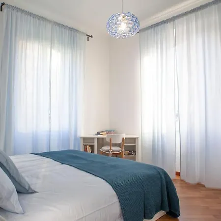Bright And Comfy In A Beautiful Contemporary Apartment