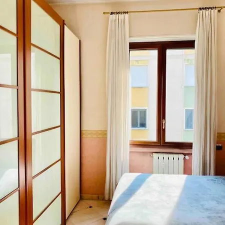 Artistic 2-bedroom Milan