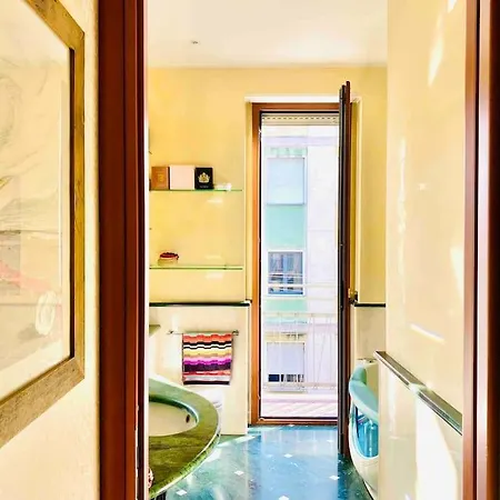 Artistic 2-bedroom Lejlighed